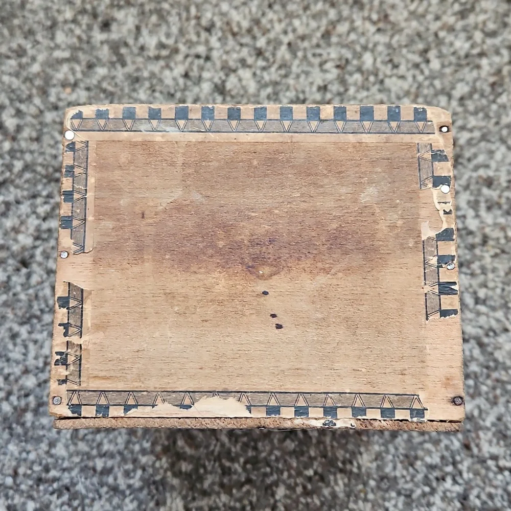 Vintage Rustic Garcia Sweets Wooden Cigar Box - Picture 8 of 8